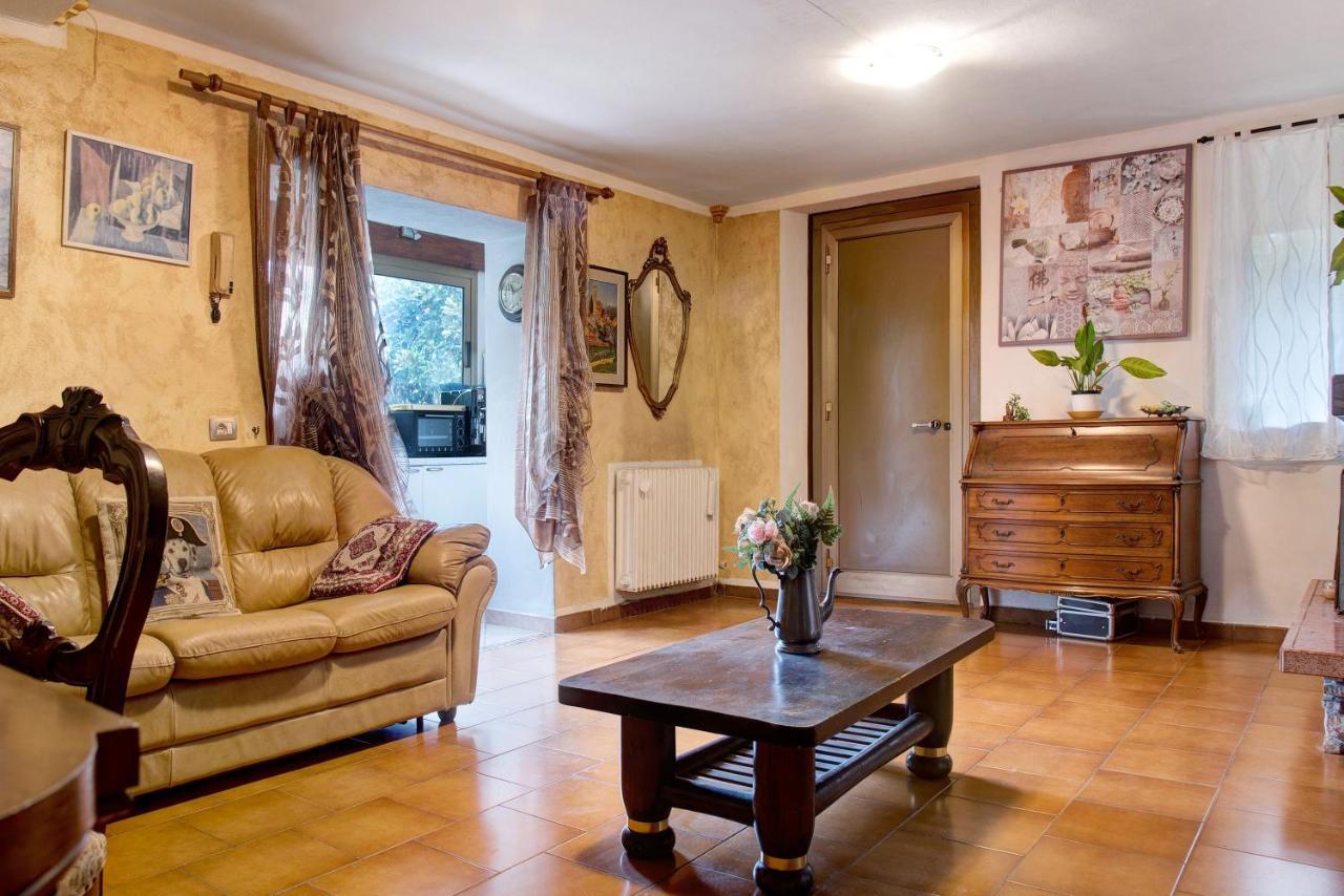 Casa Flora Appartamento Porto Ceresio Esterno foto